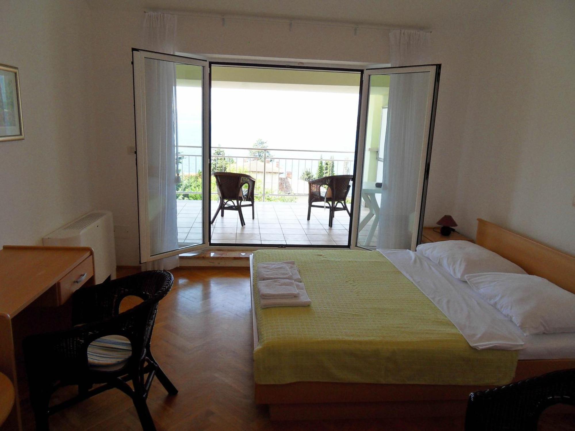 Apartments Petricevic Selce Oda fotoğraf