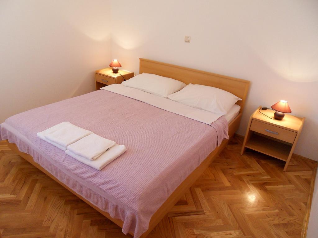 Apartments Petricevic Selce Oda fotoğraf